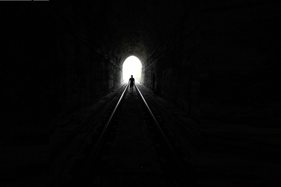 la luz y el túnel